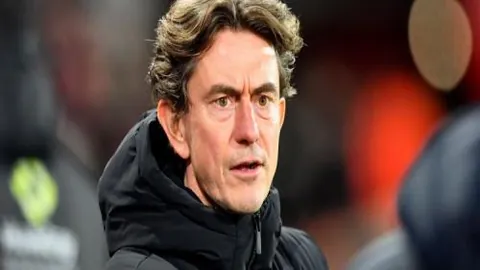 徐杰揭秘绝杀时刻：杜锋信任授球，鼓励放手一搏，微笑鼓掌并轻抚头部